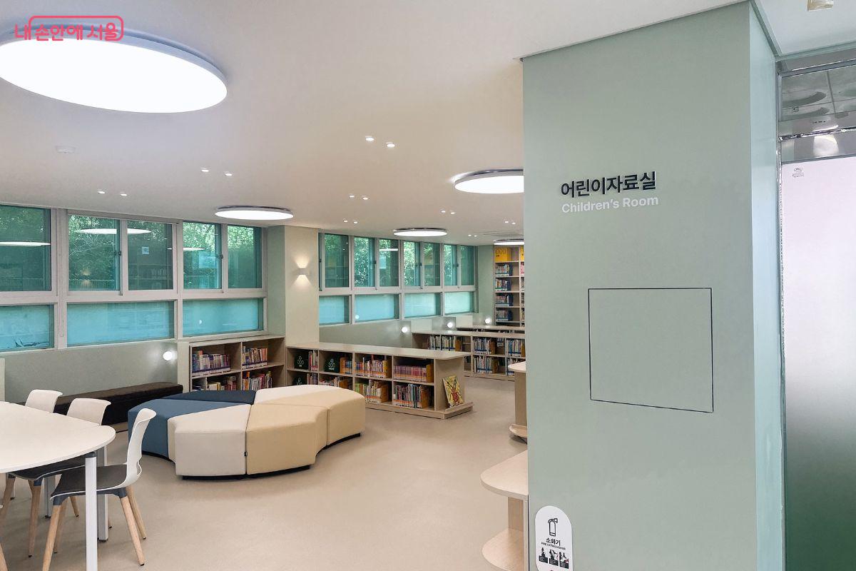 2층에 마련된 어린이자료실 &copy;김재형