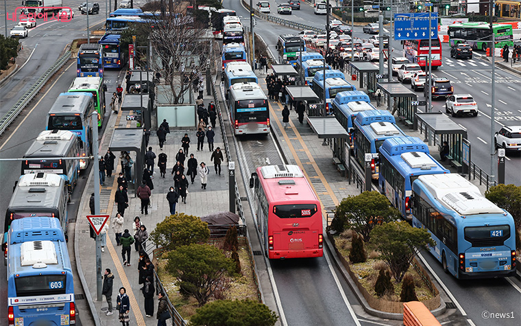 서울시가 4월부터 6월까지 3개월간 기후동행카드 30일권 이용자 대상 페이백 대책을 추진한다.