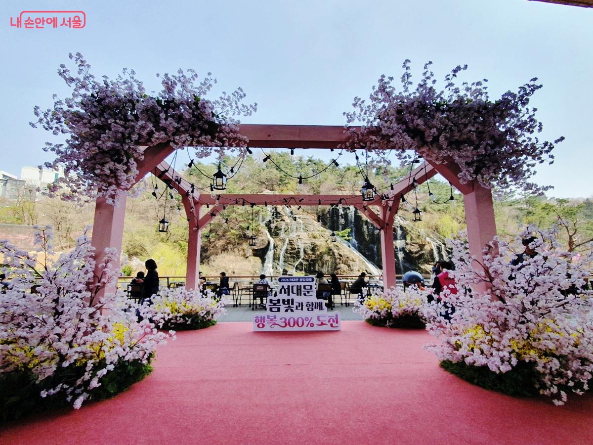 서울형 수변감성도시 사업으로 서울 하천과 지천이 새로운 문화, 휴식의 장이 되고 있다. ©김병규