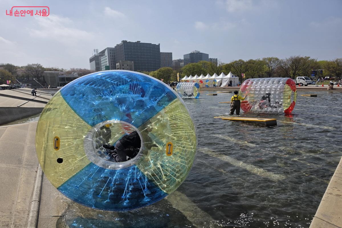 어른도 아이도 즐기는 물놀이.