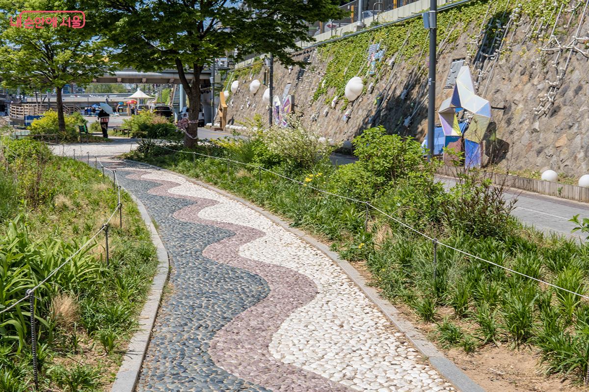 도림천(별빛내린천) 지압 산책로 Ⓒ최승훈