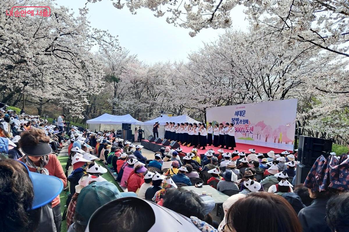 4월 3일부터 5일까지 안산과 홍제폭포 일대에서 ‘2026 서대문 봄빛축제’가 열렸다. ©장형진