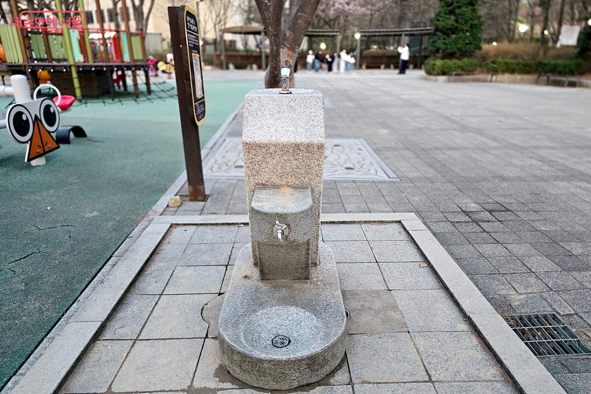 우리동네 아리수 음수대 &copy;김윤경