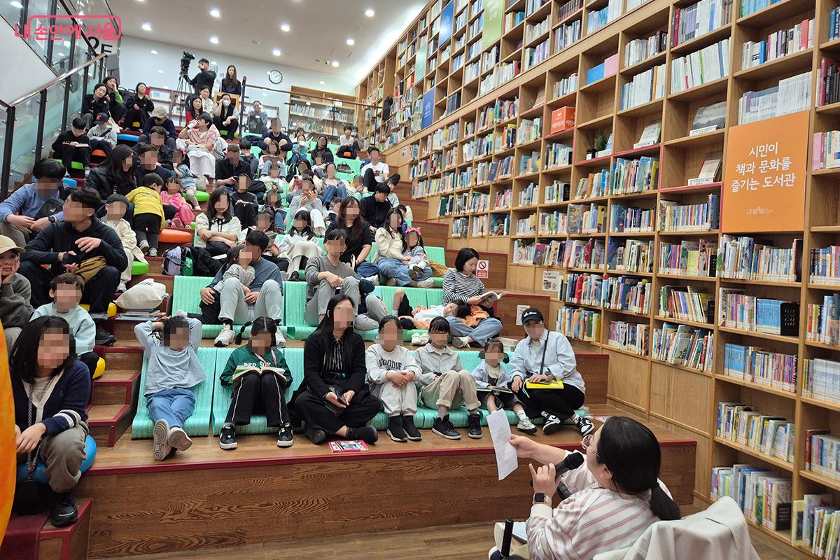 이번 도서관 주간을 계기로 봄볕처럼 따스한 책의 향기가 서울 전역에 퍼져나가길 바란다. &copy;정향선