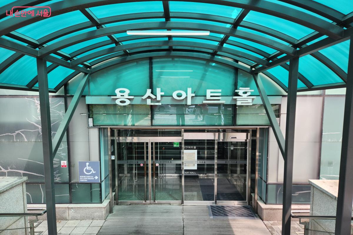 용산구는 구민의 평생학습을 위해 다양한 분야의 전문가를 초청하는 &lsquo;명사특강&rsquo;을 운영하고 있다. ⓒ윤혜숙