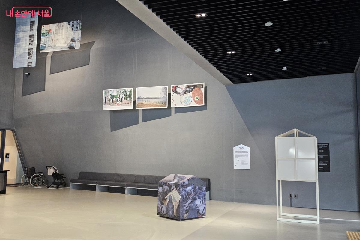 입장하자마자 '포토 디스커버리 프로젝트' 기획전을 볼 수 있다 ⓒ염지연