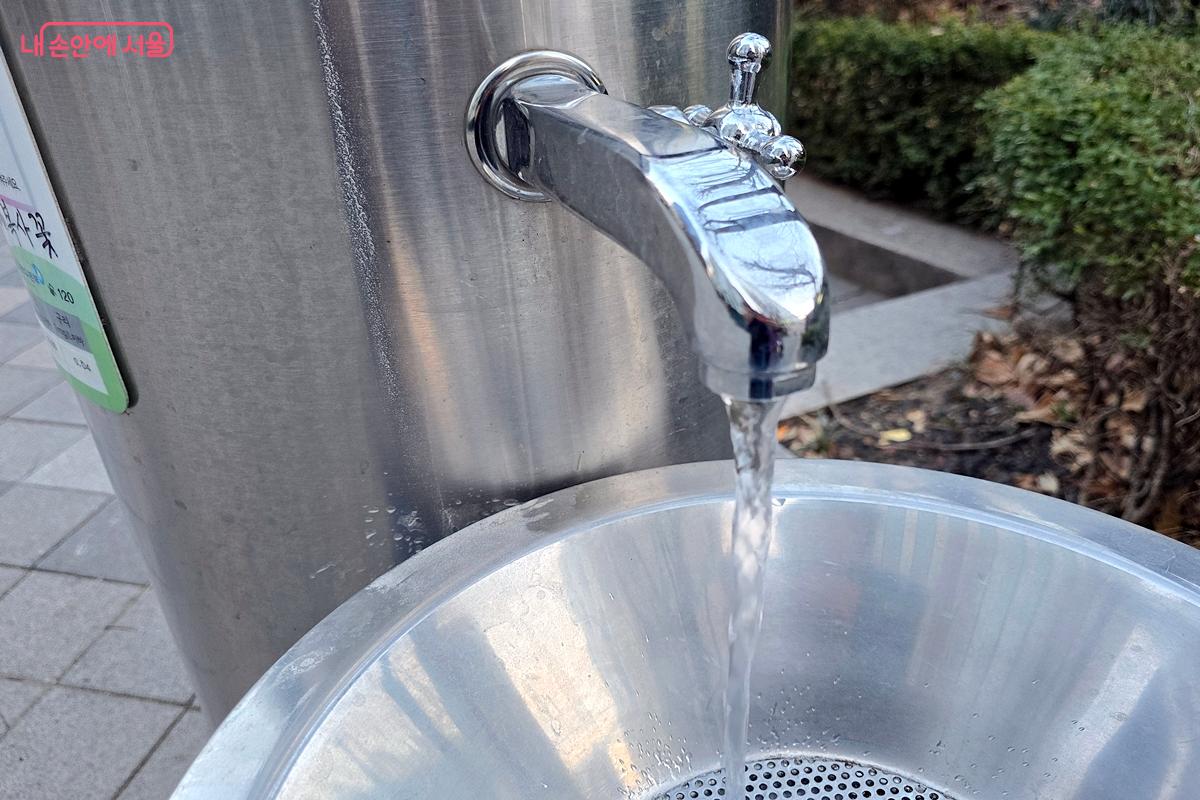 더운 날 시원한 물보다 더한 피서가 있을까. &copy;김윤경