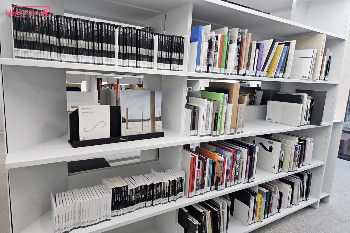 사진에 관련한 연구나 공부를 하러 오기 좋은 공간으로 조성되어 있다 ⓒ염지연