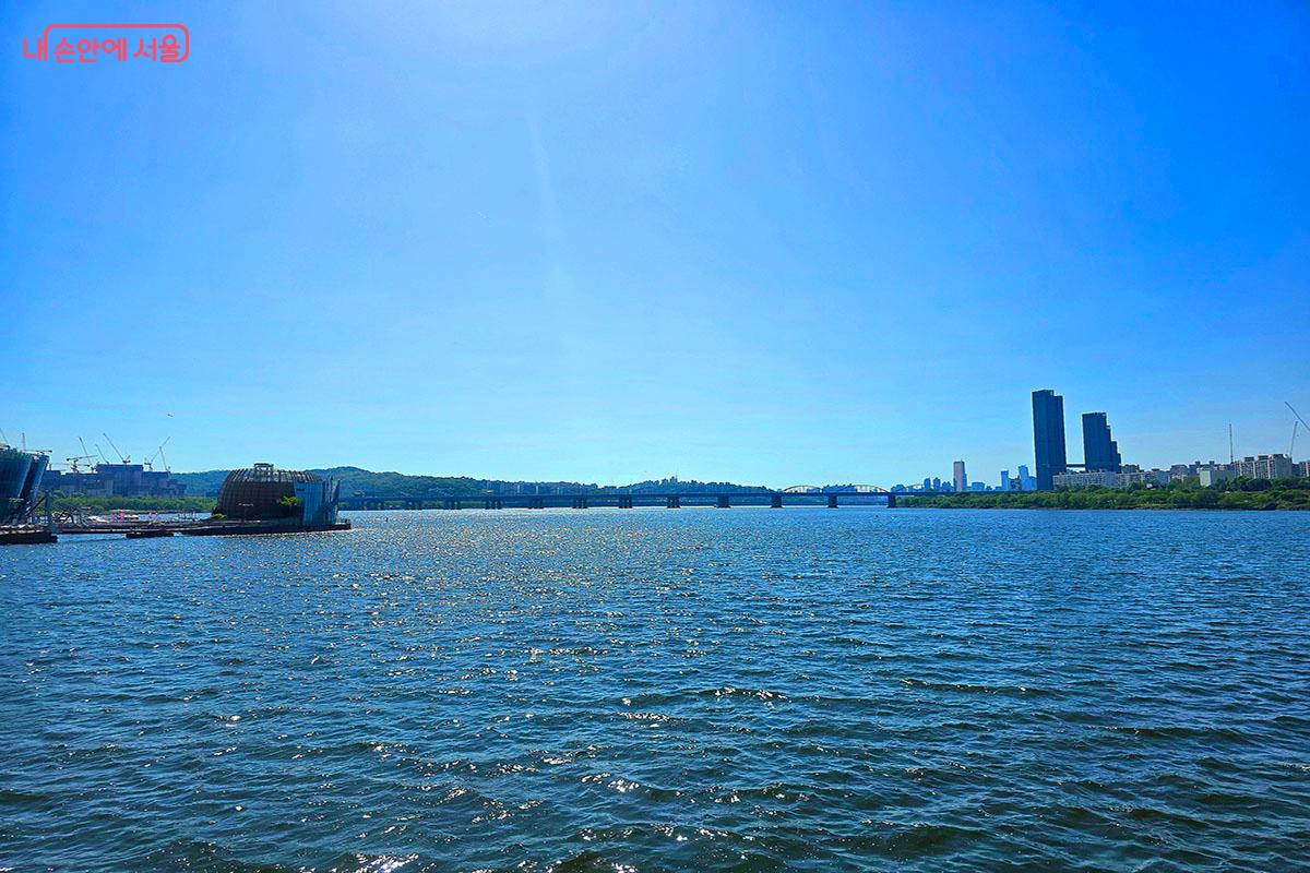 잠수교에서 바라본 한강 윤슬 &copy;이정민