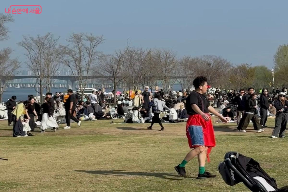 2026 책 읽는 한강공원 개막식 공연, 서커스 ⓒ임수영
