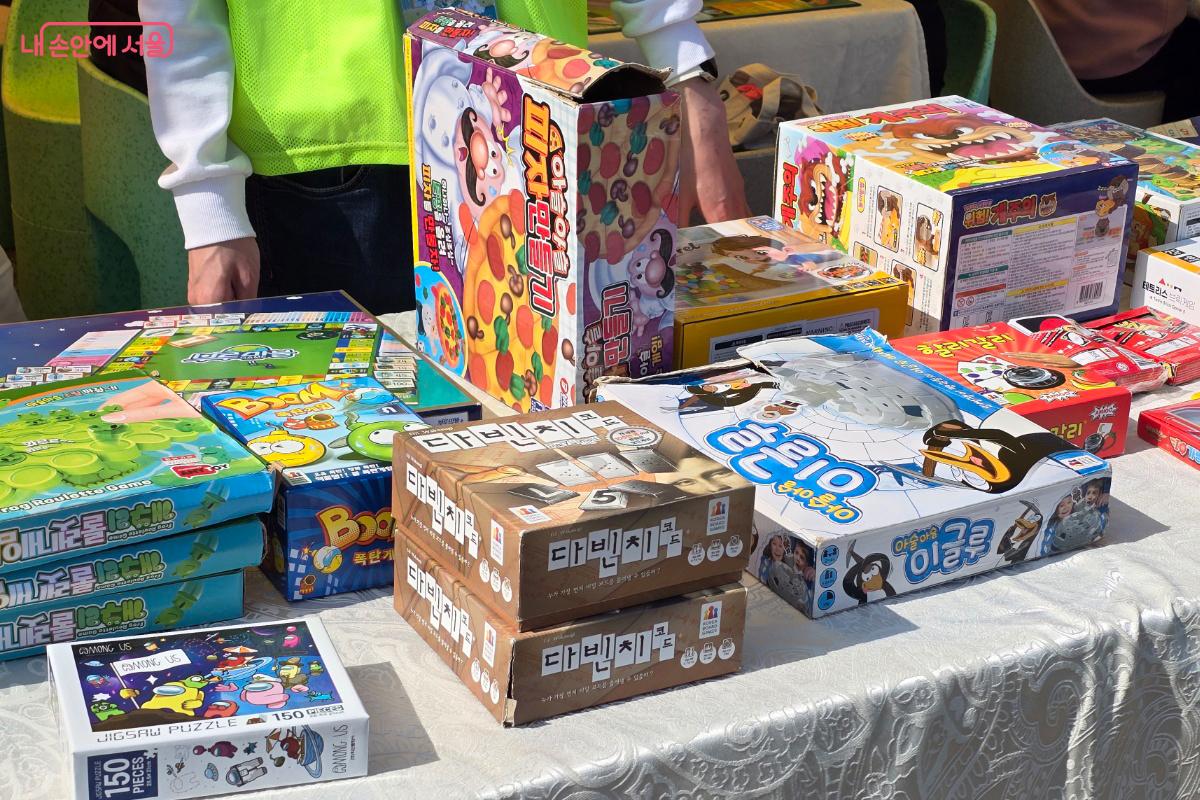 시민들이 현장에서 이용할 수 있도록 마련된 다양한 보드게임 &copy;박진영
