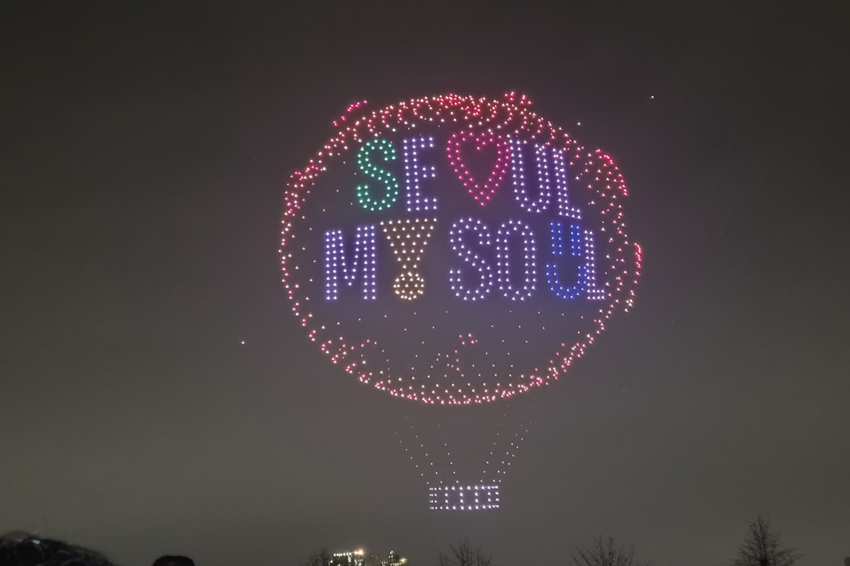 봄밤 수놓은 빛의 향연 '드론라이트쇼' 서울 대표 야간 콘텐츠 등극!