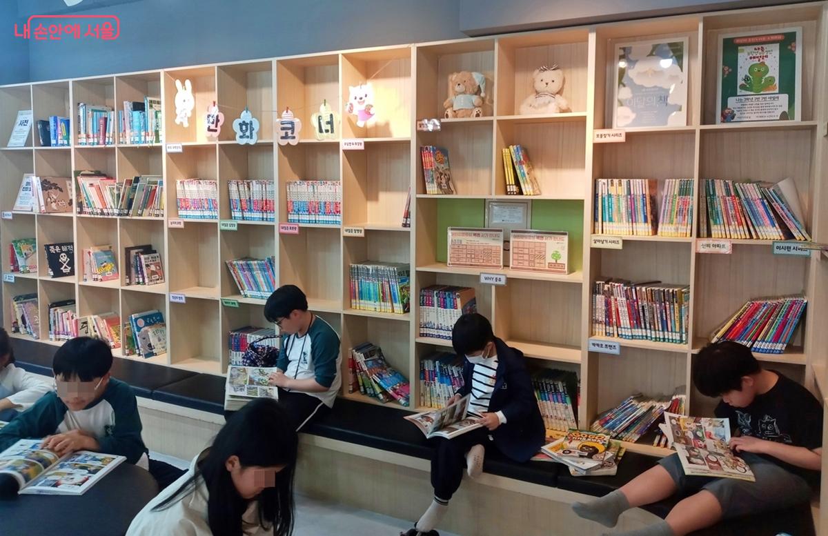 구립증산정보도서관 어린이 열람실 ⓒ김종성
