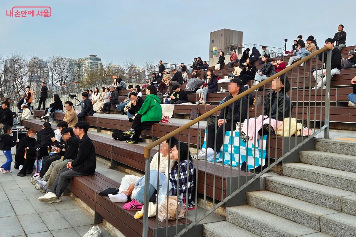 현장을 찾은 시민들은 노들섬이 그려내는 예술과 문화의 가능성을 피부로 느꼈다. &copy;이혜숙