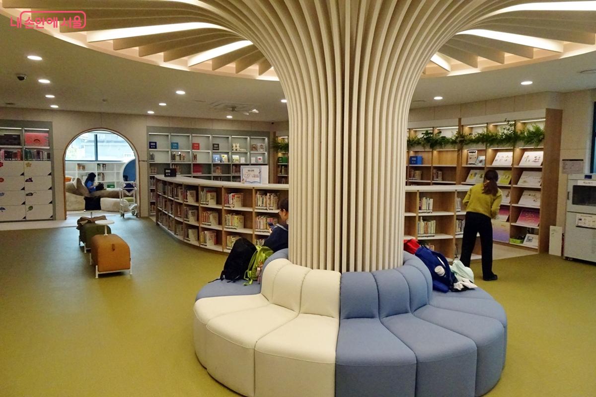 봄을 맞아 새롭고 흥미롭게 재개관한 은평구 도서관들 ⓒ김종성