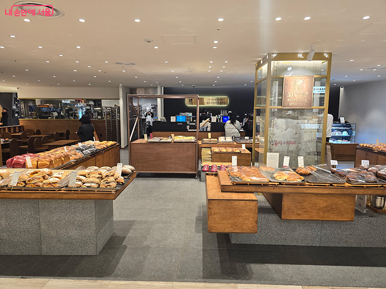 롯데백화점 본점과 신세계백화점 강남점 등 고려당 2개 매장에서 판매된다.