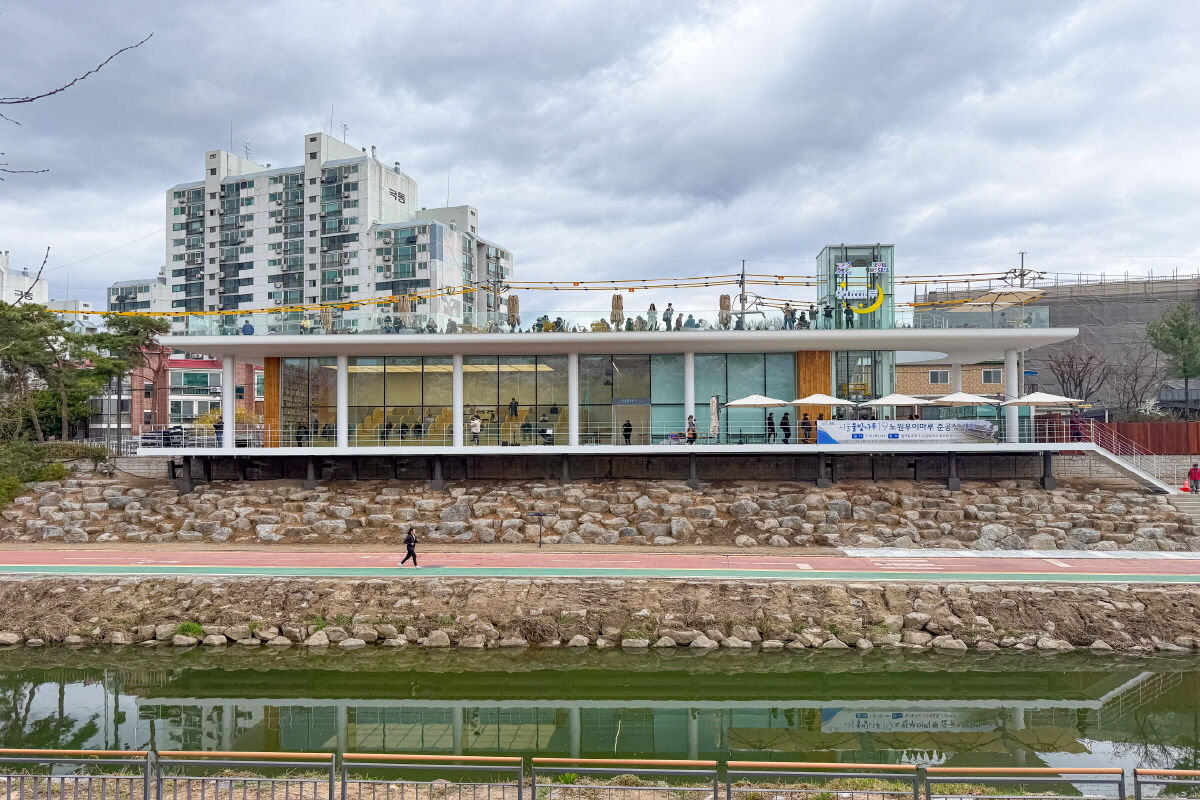 전망대&middot;북스텝까지&hellip;사계절 이용 가능한 휴식처 '노원우이마루'