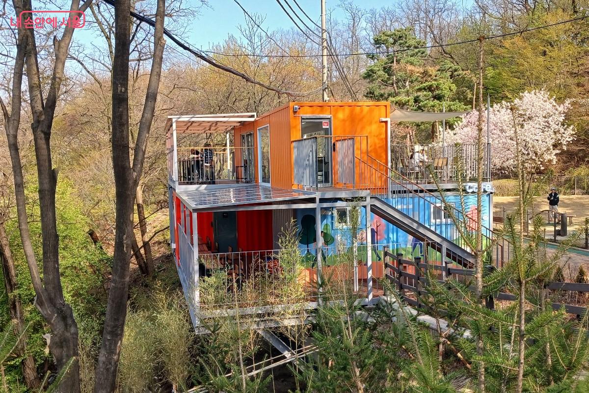 숲속 '천연황토 행복쉼터' 전경 &copy;임영근 