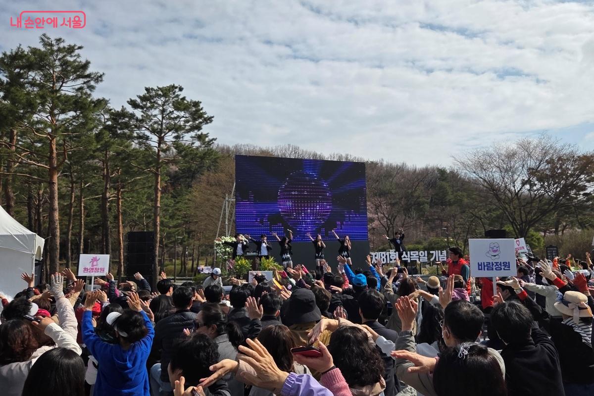 사전 축하공연으로 신나는 시간을 선사했다. &copy;김미선