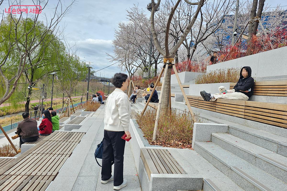 누구나 찾아와 편하게 휴식을 취하는 이곳은 이제 없어서는 안 될 힐링 공간이다. ©백승훈