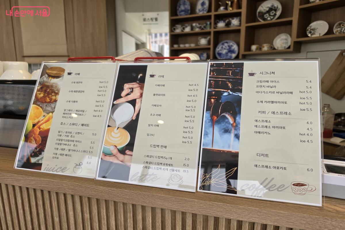 동행스토어 3호점 &lsquo;카페 이음&rsquo; 메뉴판 &copy;조송연