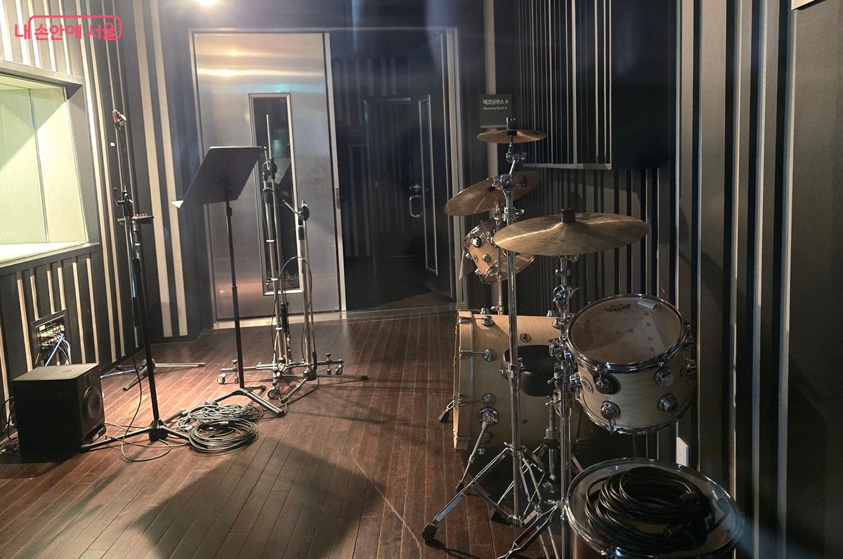 5층은 최첨단 음악 테크놀로지가 집약된 공간이다. &copy;조성희