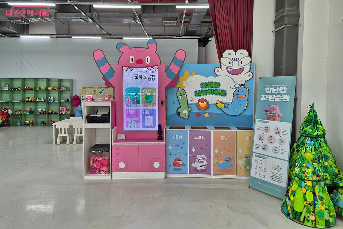 새활용 제품 전시와 새활용 공간을 연결해 체험할 수 있는 &lsquo;새활용하우스&rsquo; &copy;정향선