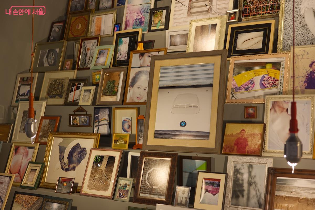 사진전을 보면서 옛 추억 여행까지 떠날 수 있는 이번 전시 &lsquo;컴백홈&rsquo; &copy;임중빈