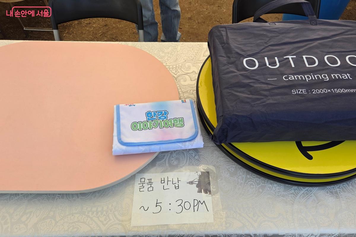 QR코드 접속 후 신청서를 작성하면 물품을 대여할 수 있다. &copy;김미선