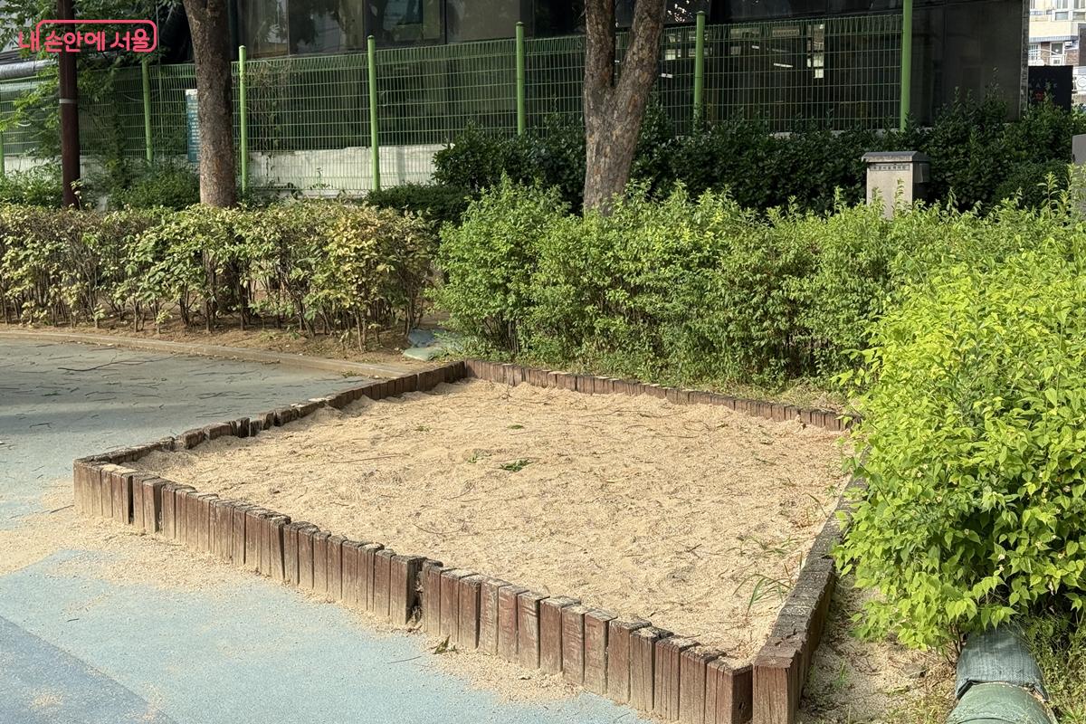 골말어린이공원 창의놀이터 내 모래놀이 공간 &copy;임윤아