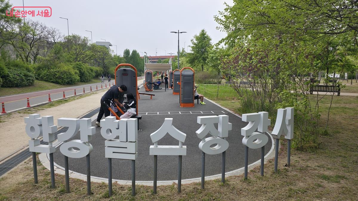 한강헬스장강서를 이용하는 시민들 모습 ⓒ최용수