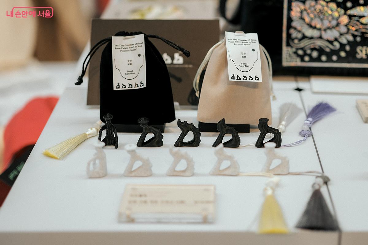 이츠클락(ITS CLOCK) 안녕 서울 작은 수호신(Hello Seoul Little Guardian / 2종) ⓒ김아름