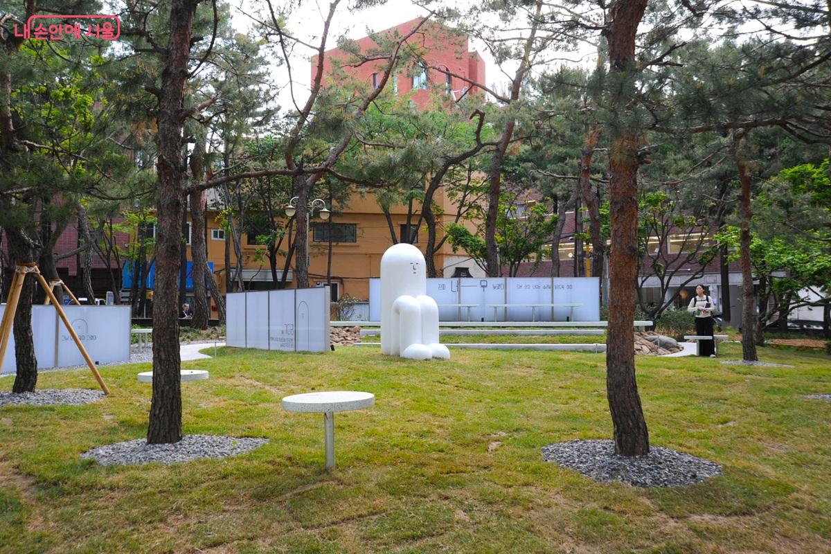이남진 작가의 &lsquo;기다림의 정원&rsquo; &copy;조수봉