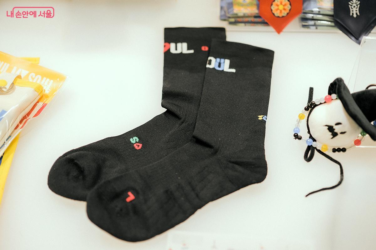 루트프루트(ROOTFRUIT) 서울마이소울 러닝삭스(SEOUL Running Socks / 2종) ⓒ김아름