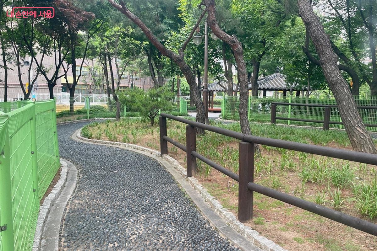 신길근린공원 지압길 ⓒ임윤아