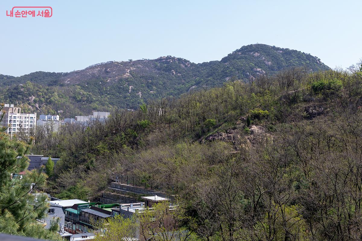 서울의 수려한 경관을 한눈에 조망할 수 있다. &copy;문청야