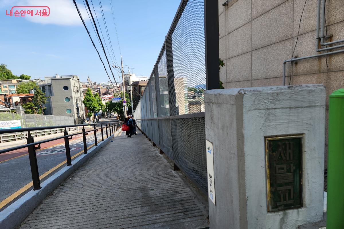 후암동에서 만난 새말교는 과거 남산 아래 물길과 골목을 잇던 생활 공간의 흔적이다. ©윤혜숙