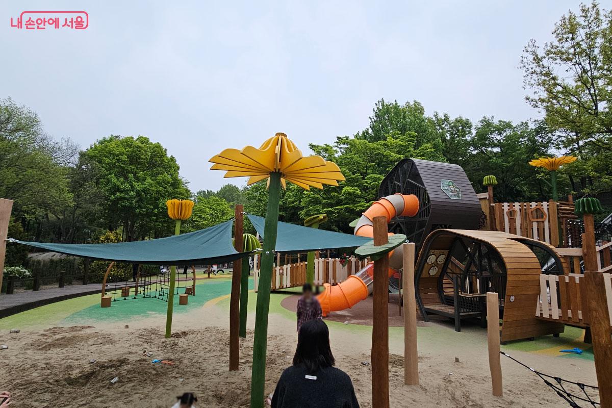 기존 놀이터를 서울형 키즈카페로 탈바꿈했다. ⓒ홍혜수