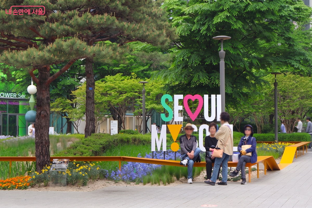 선형정원_빛의 띠, 서울숲역5번출구, 시민 친화적 예술 정원 &copy;김대진