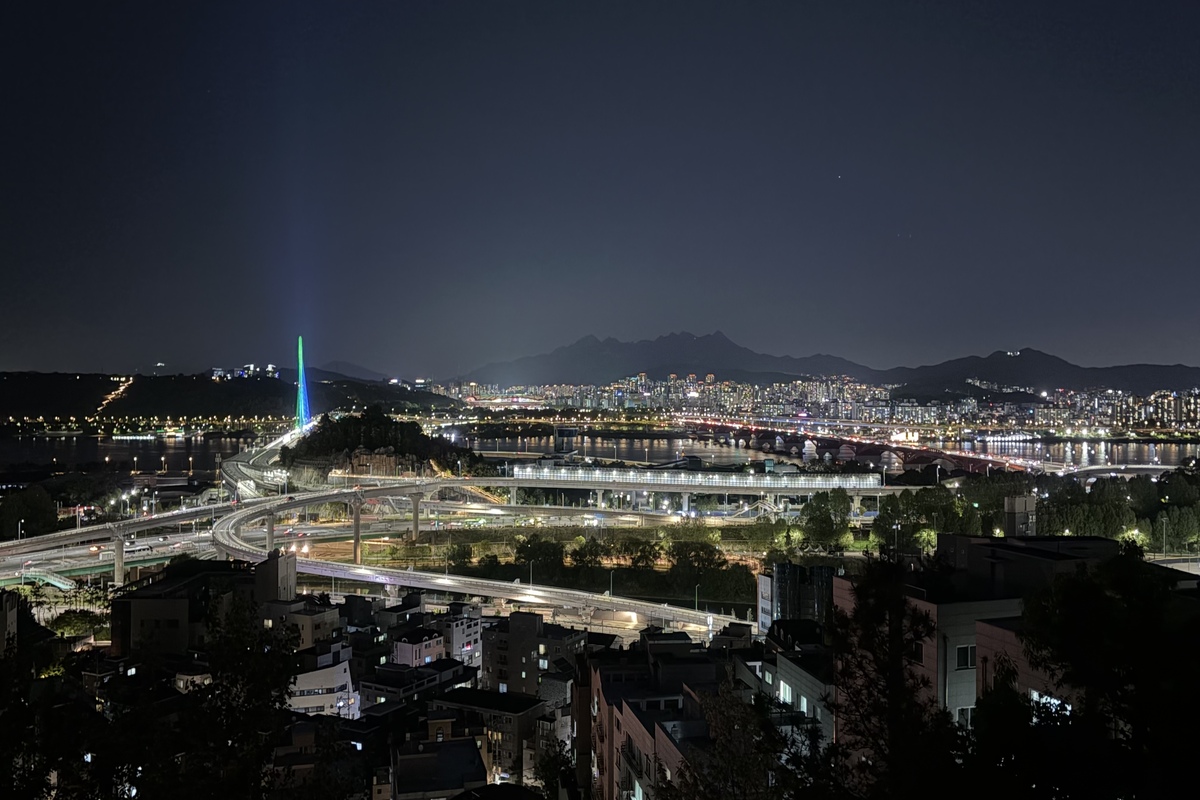 서울 서쪽 하늘길 탄생! 지상 10m 위 &lsquo;용왕산 스카이워크&rsquo;에서 즐기는 야경