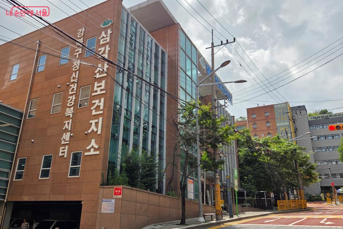 강북구보건소 삼각산분소 체육쉼터에 서울형 어르신 놀이터가 있다. &copy;김미선