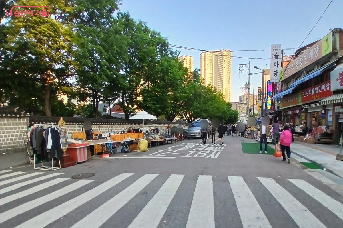 적은 비용으로 작은 행복을 누릴 수 있는 동묘 벼룩시장 ©최은영