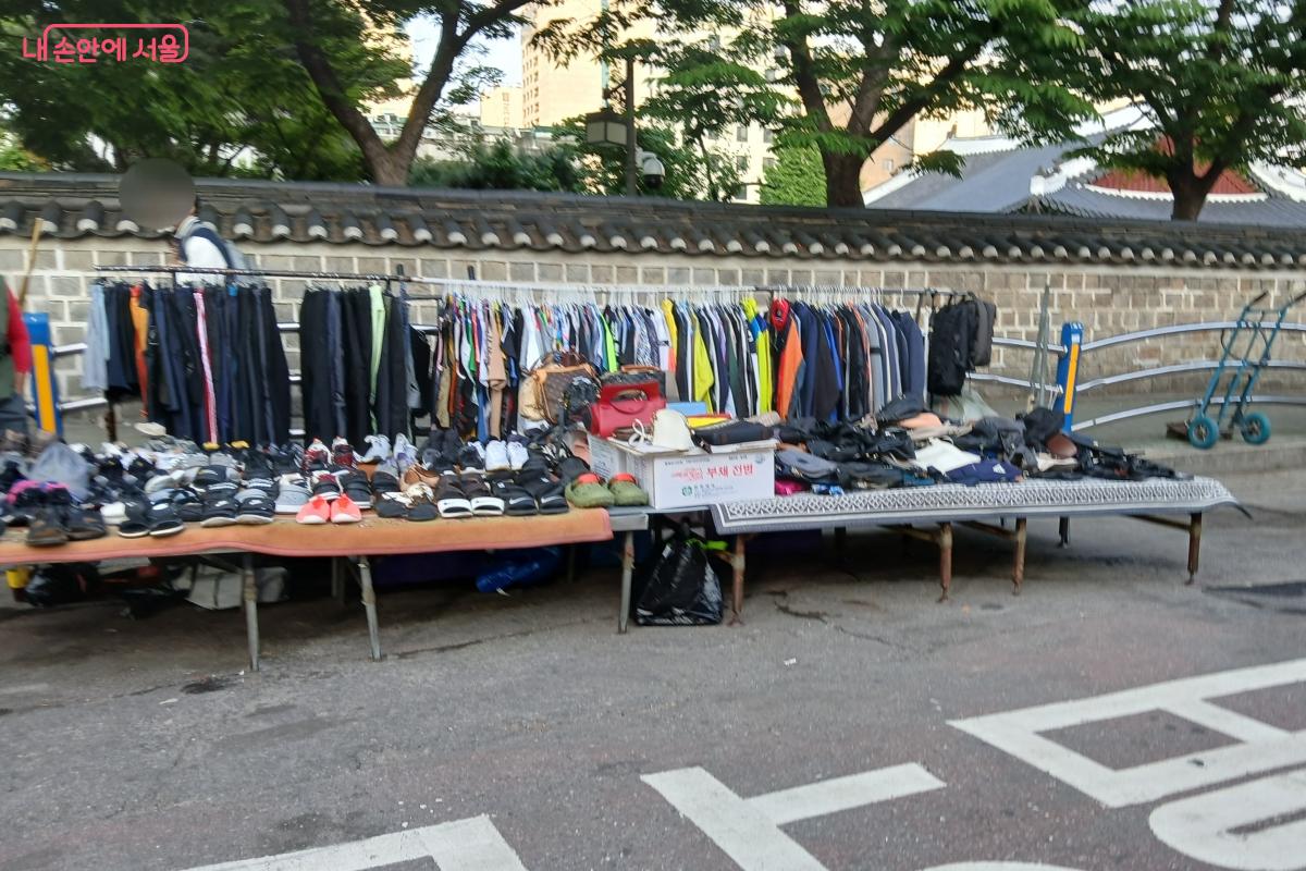 빈티지 패션으로 인기를 끌고 있는 동묘 벼룩시장 ©최은영