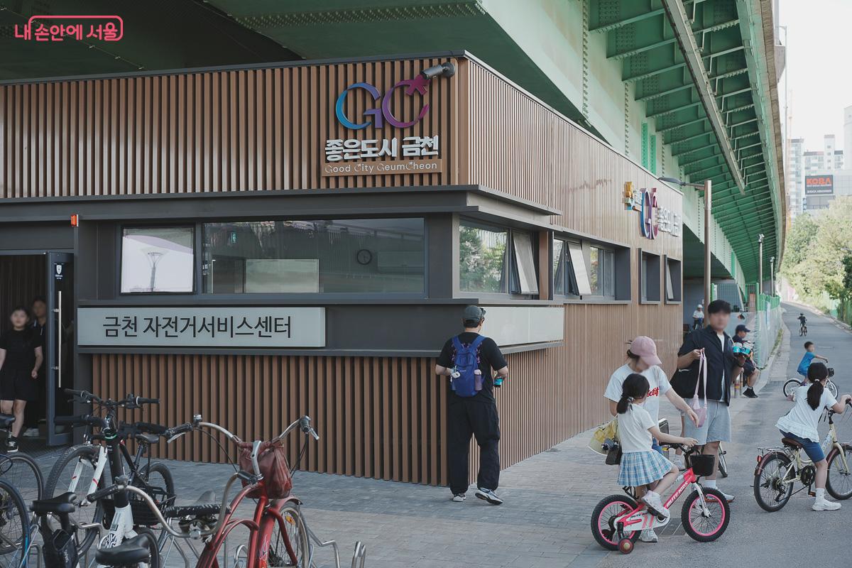 전면적인 시설 리뉴얼을 거쳐 쾌적하게 재오픈한 금천자전거종합서비스센터 ©김성무