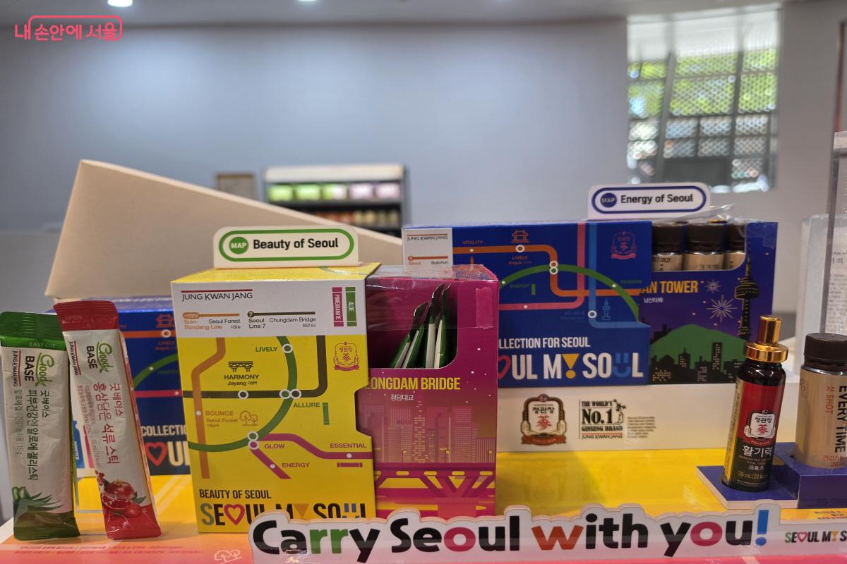 정관장과 협업한 앰플과 스틱 타입의 건강기능보조식품. 패키지 디자인에 서울 지하철 노선도를 적용했다. ⓒ조송연