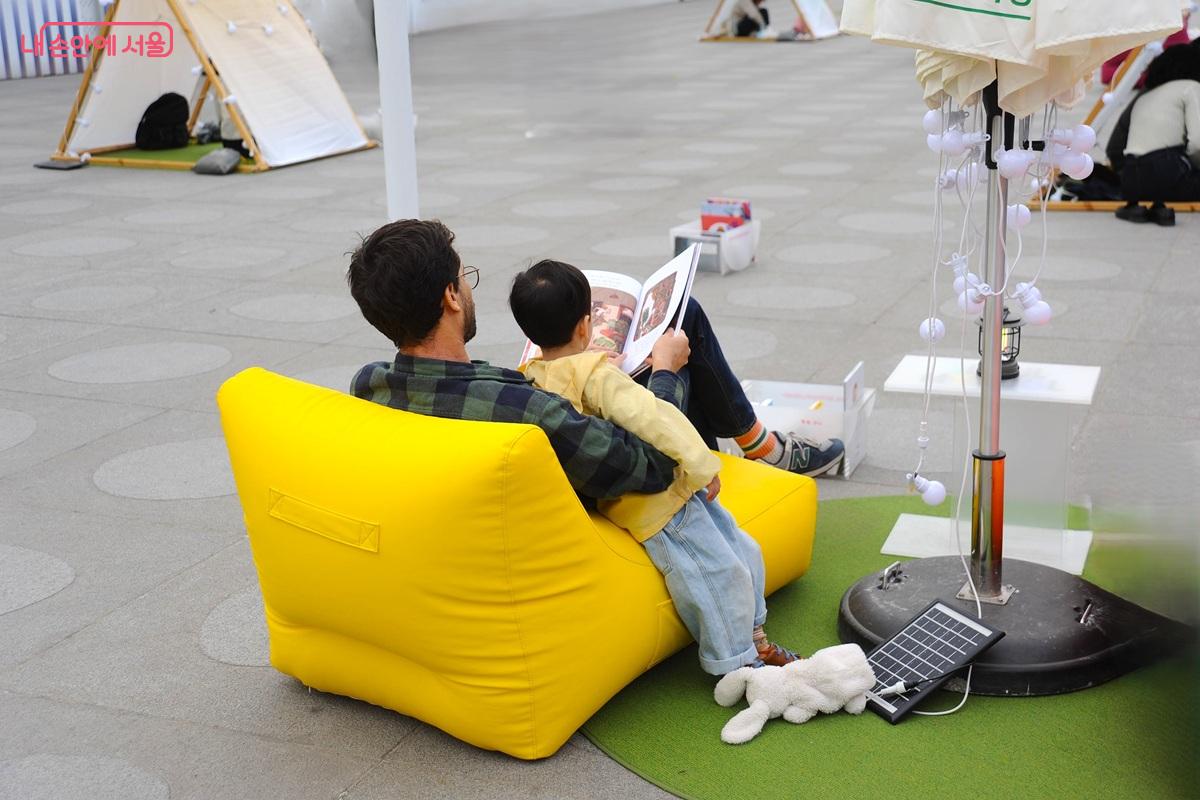 외국인 가족도 행복한 시간을 보내고 있다. &copy;조수봉