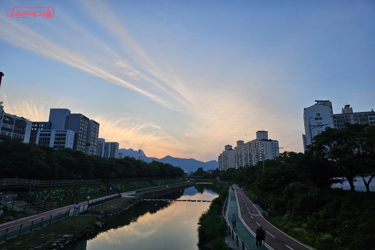 우이천을 따라 노원우이마루와 초안산수국동산까지 힐링 코스로 즐겨보자. ©염지연
