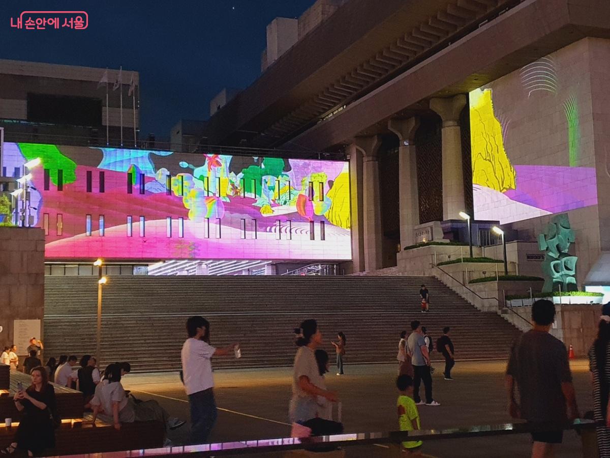 <평평한 생태계>, <몽유화유> 봄 전시작이 상영중인 '아뜰리에 광화' ©김병규