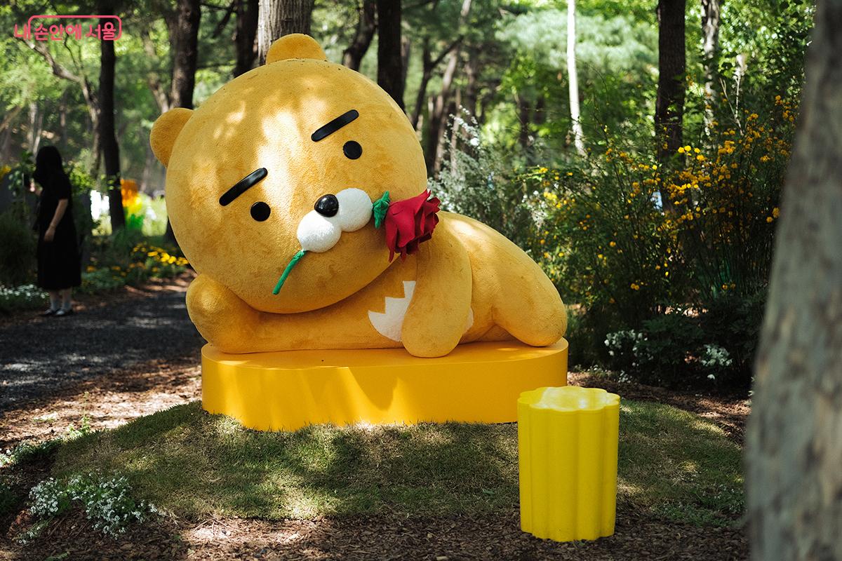 올해 10살이 된 장미꽃 라이언을 만나볼 수 있는 ‘페어리 프렌즈 가든’ ©김아름