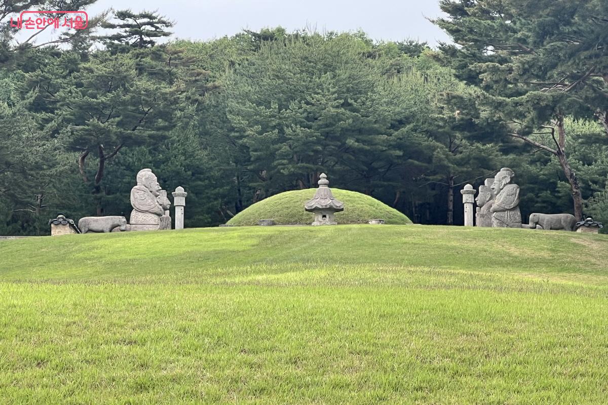 정자각에서 바라본 태릉 &copy;박지영